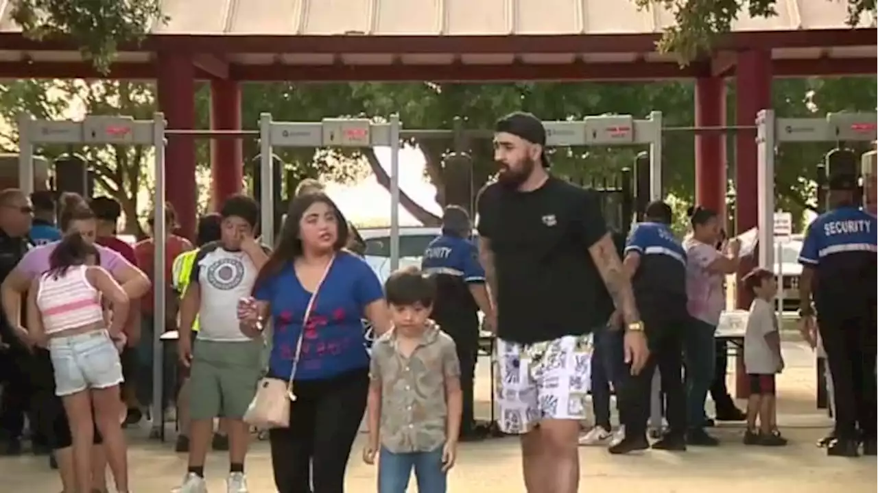 Southside ISD hands out supplies, treats at Back to School bash, introduces parents to new metal detectors