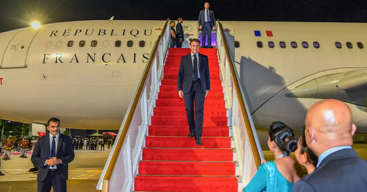 Confidences dans l’avion : Emmanuel Macron promet «une initiative politique d’ampleur» avant la fin août