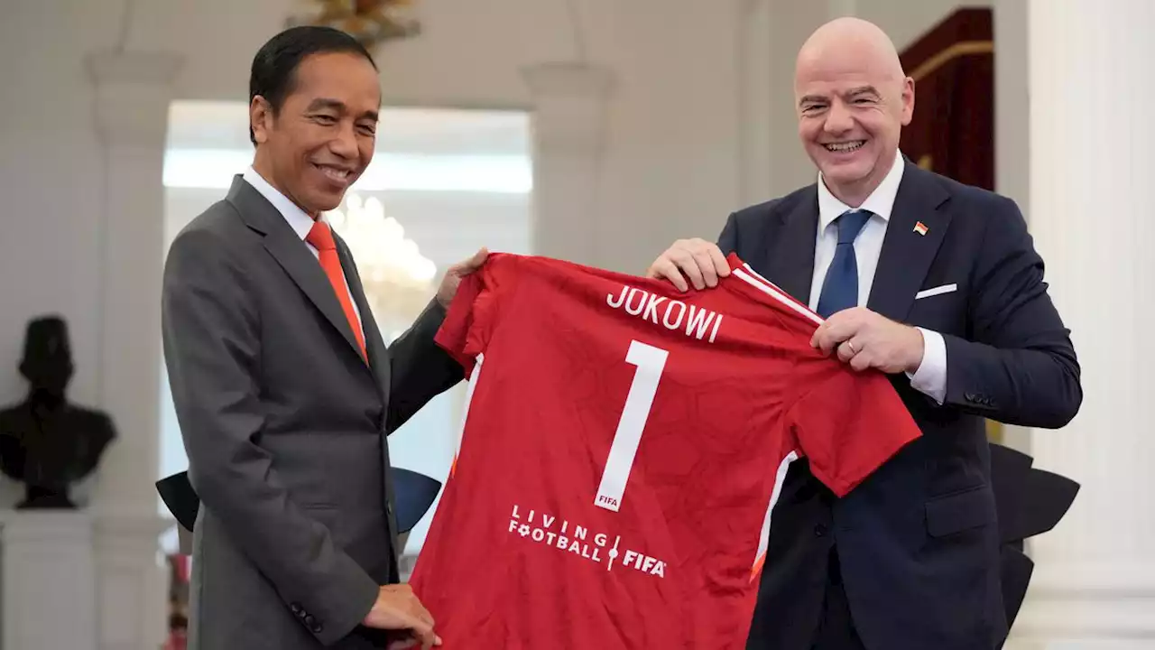 Jokowi Akan Beri Gelar Kehormatan 18 Tokoh, Ada Iriana, Saldi Isra, hingga Presiden FIFA