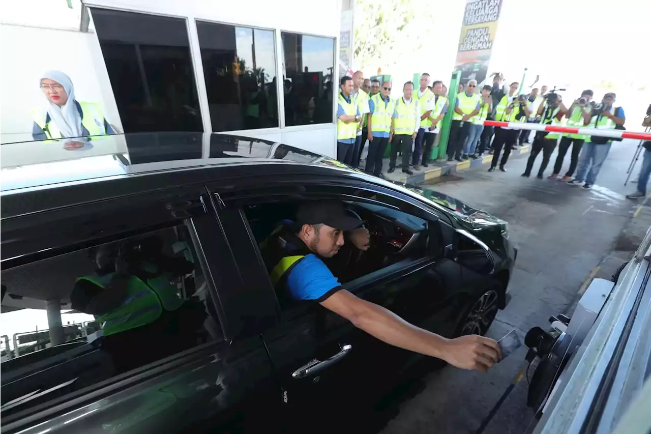 Putrajaya Toll Plaza On MEX Highway Accepts Payments Via MyDebit Starting Today