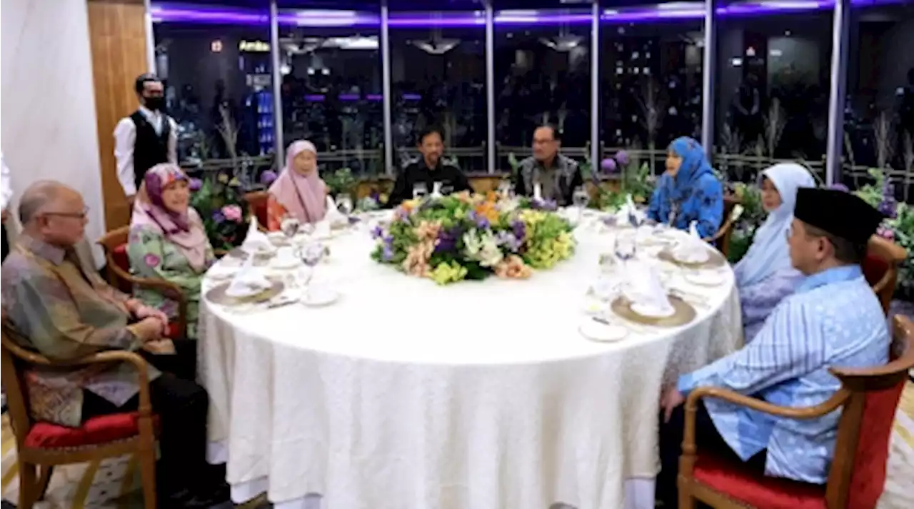 Sultan of Brunei attends dinner hosted by PM Anwar