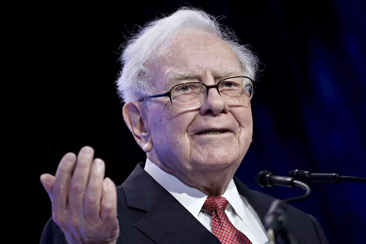 Warren Buffett Is Buying Treasuries Regardless of US Downgrade by Fitch