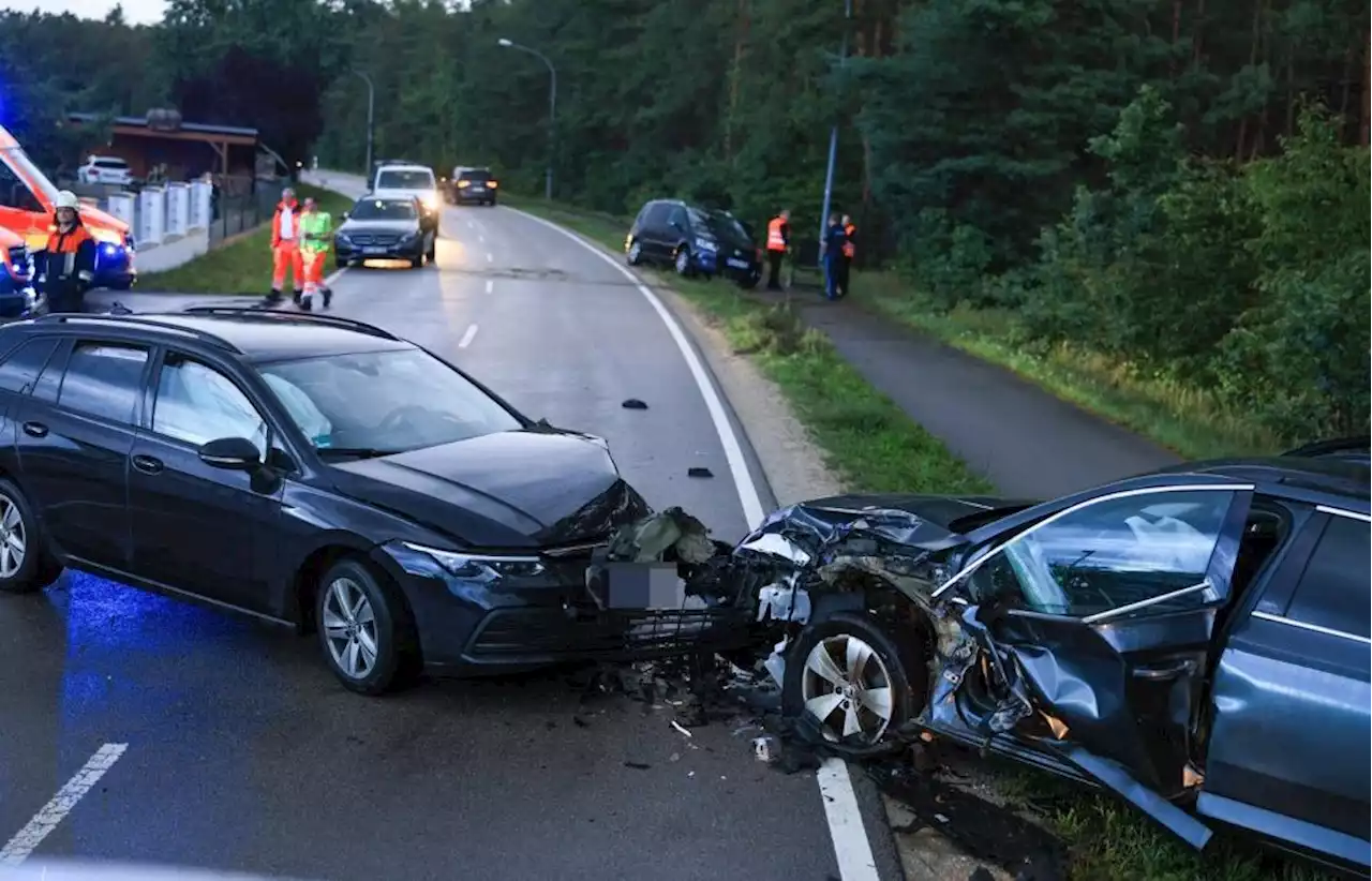 Drei Verletzte bei Unfall in Greißelbach: VW Golf prallt frontal in Skoda