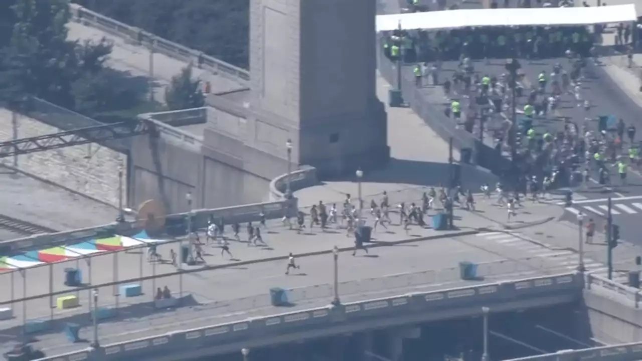 Aerial video shows fans sprinting to gates as Lollapalooza kicks off