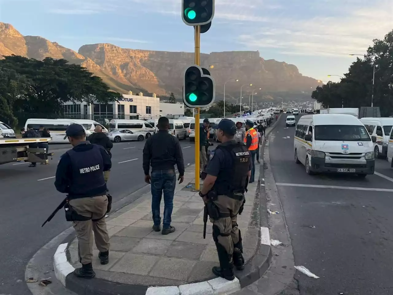 JUST IN | Cape Town taxis in stayaway action, MyCiTi buses suspended, commuters stranded | News24