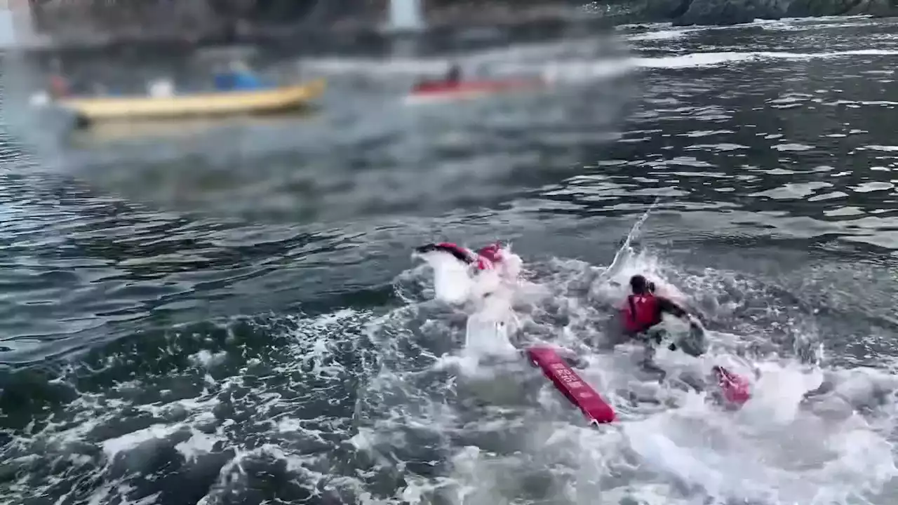 저도 해상 선박 전복, 거가대교 운전자가 신고해 구조