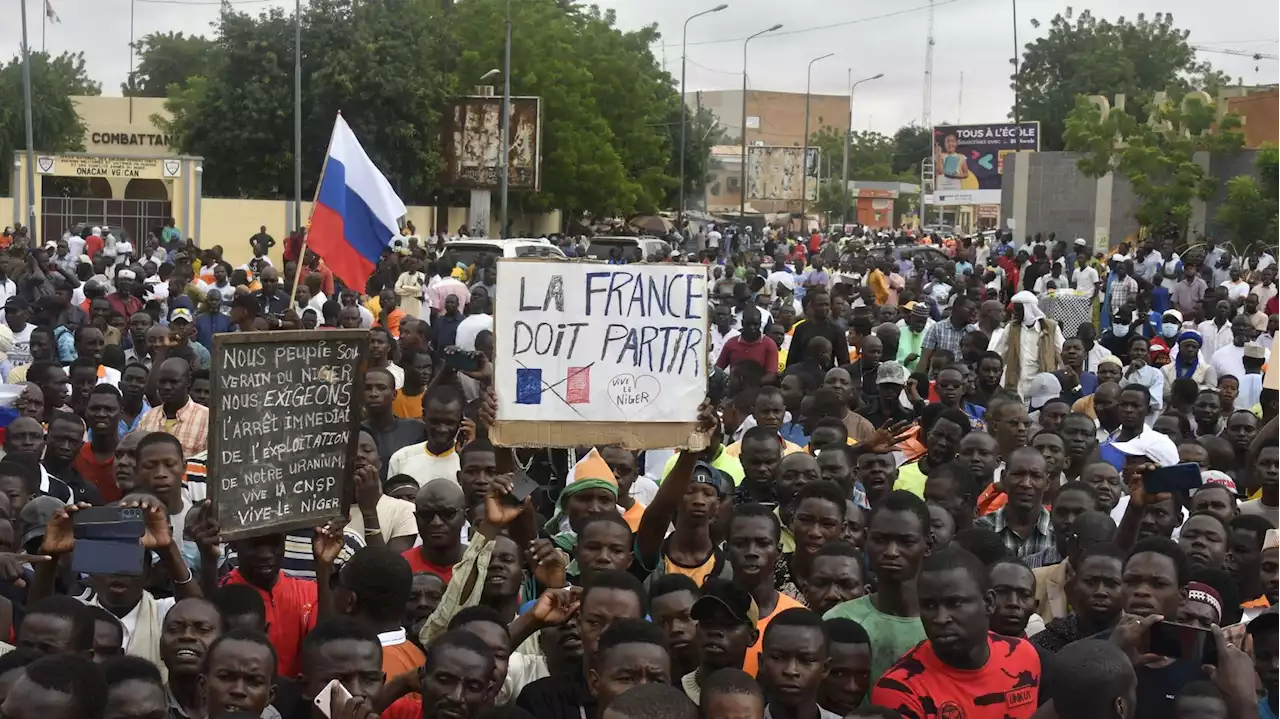 Coup d’Etat au Niger : des milliers de partisans des militaires putschistes manifestent à Niamey