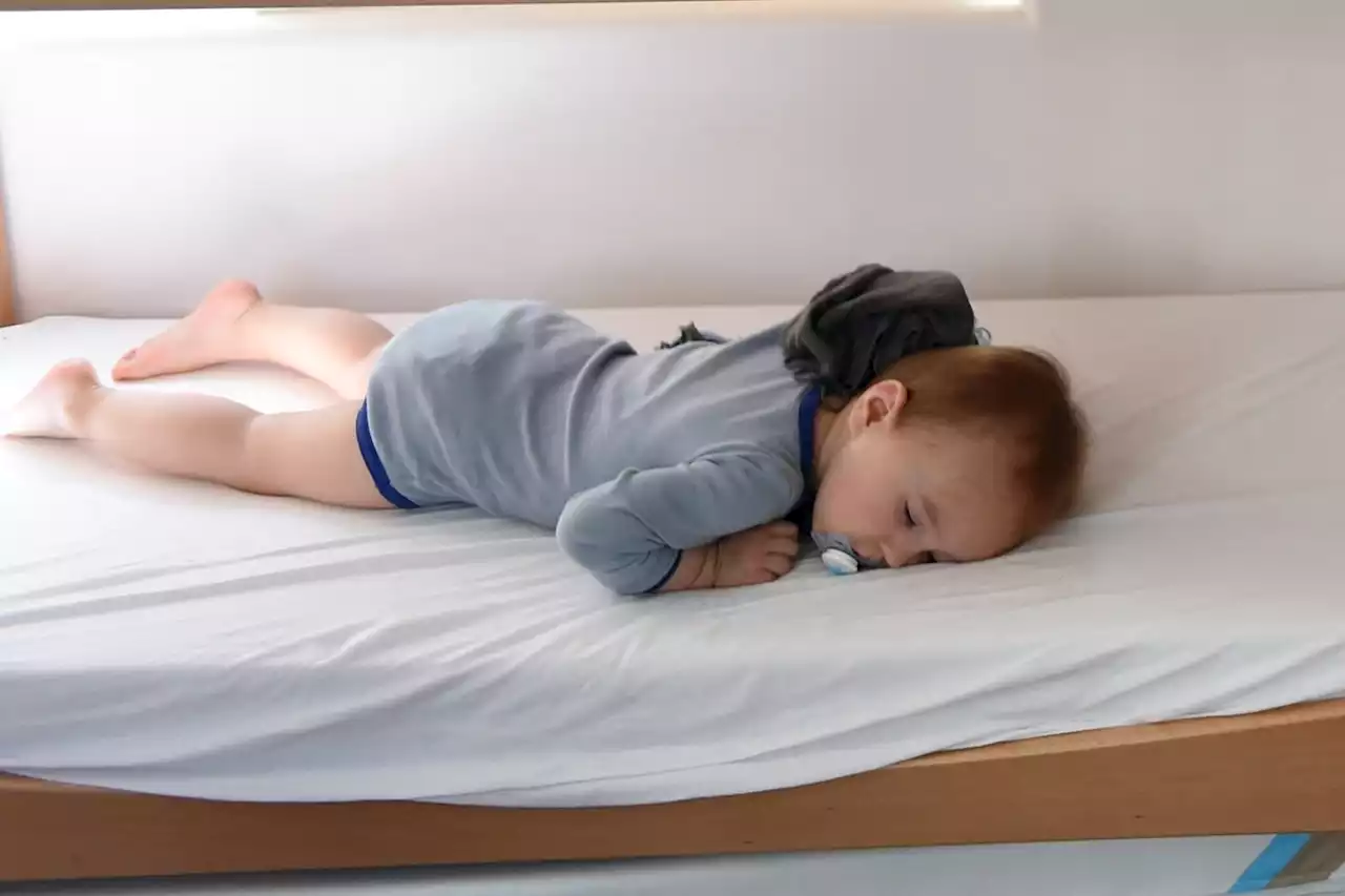 Sommeil : doit-on laisser les enfants se coucher plus tard pendant les vacances ?