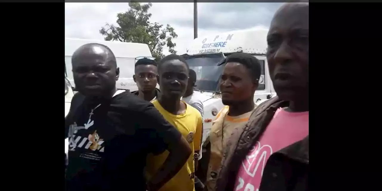 Benue Drivers Block Major Road In Protest Against Extortion, Harassment By Nigerian Policemen | Sahara Reporters