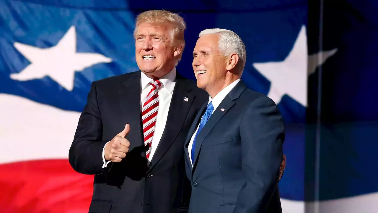 Mike Pence afirma que Trump estaba rodeado de 'chiflados' tras las elecciones de 2020