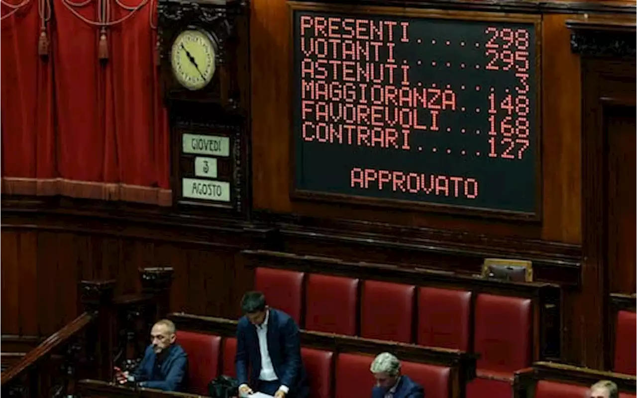 Salario minimo, Camera approva sospensiva. Le opposizioni protestano