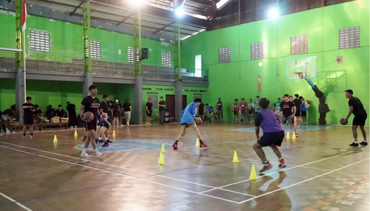 Tim Basket UKSW Fokus Lakukan Pengkaderan Lewat Basketball Clinic