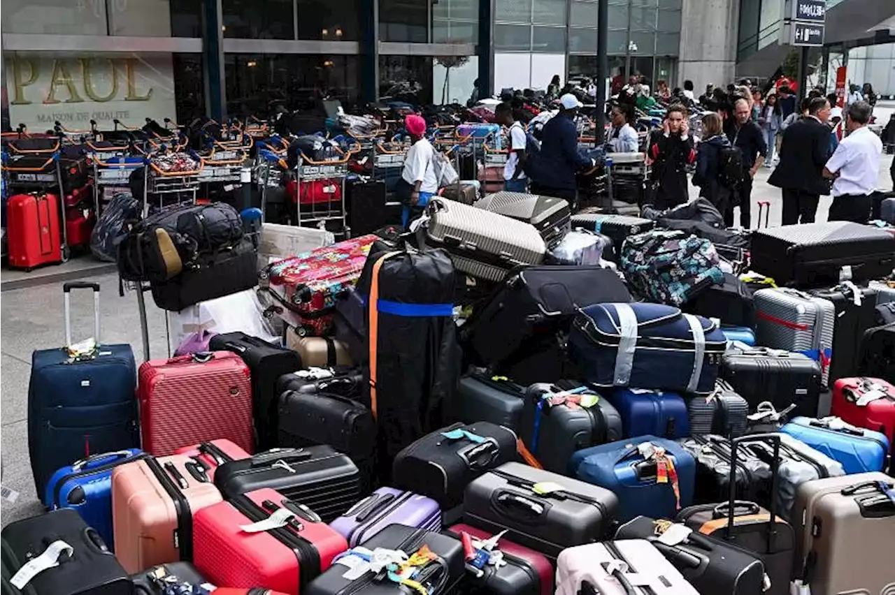 Paris airport pandemonium as bag handler breaks