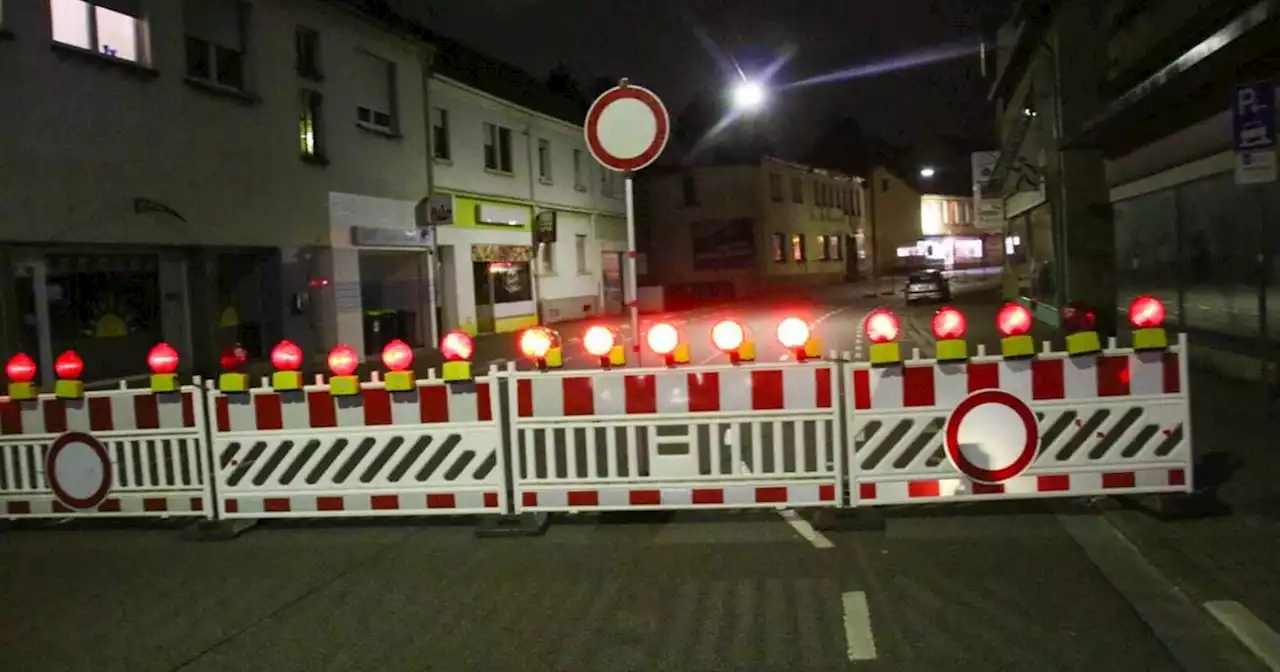 Nach Unglück: Ausgebranntes Wohnhaus in Wiebelskirchen eingestürzt – Polizei riegelt Straße ab