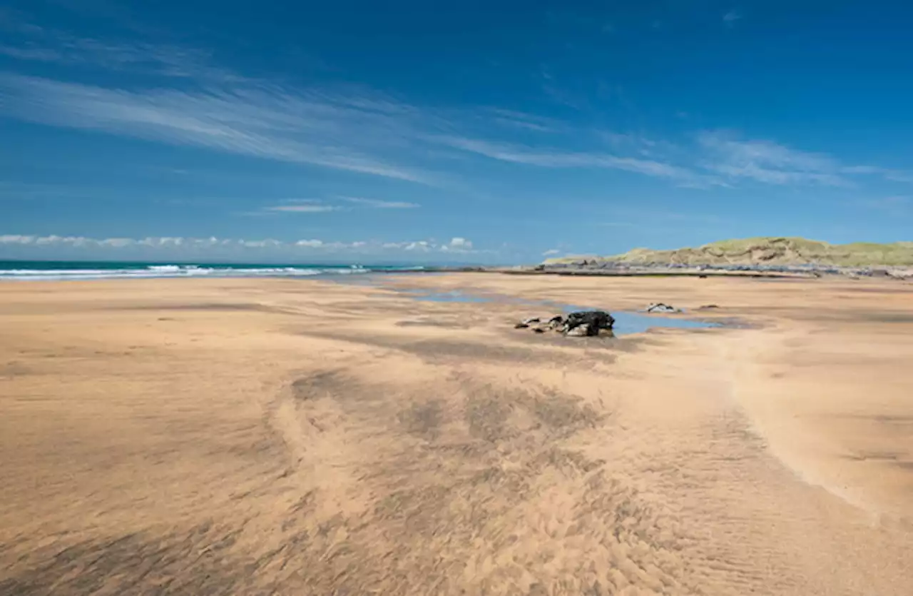 Gardaí investigating after body discovered on beach in Co Clare last night