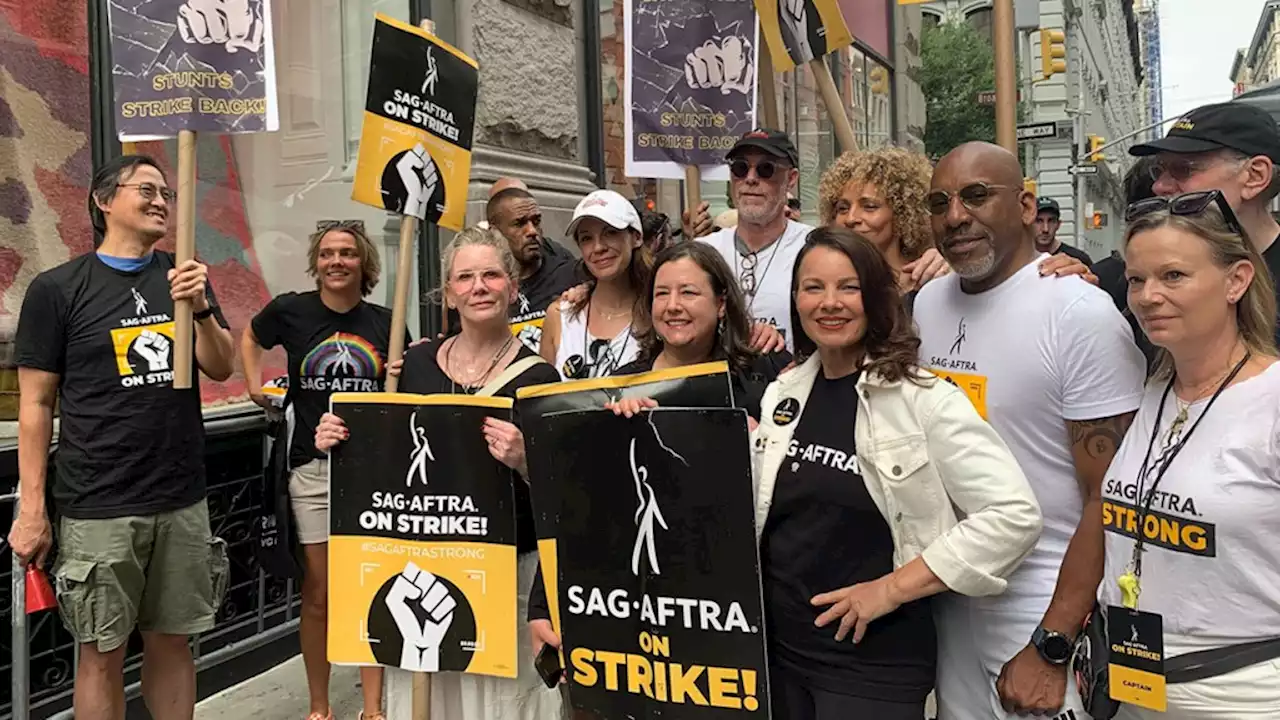 Fran Drescher Visits New York Picket Lines, Tells Producers: “Yield to Our Deal”