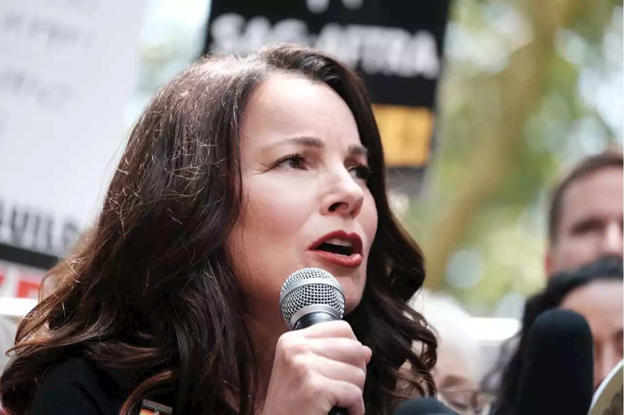 SAG-AFTRA President Fran Drescher Fires Up New York Picket Lines: ‘There Is No Turning Back!’