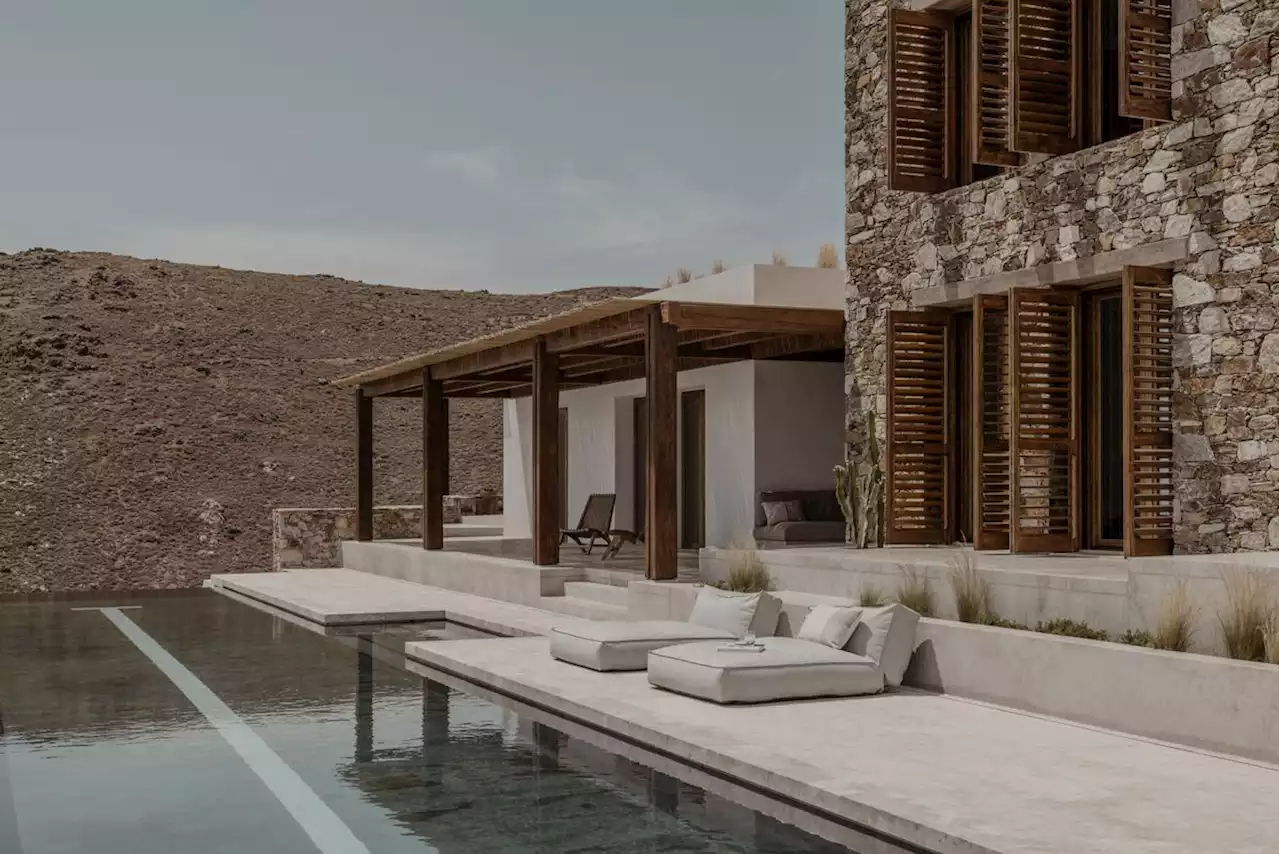 Syros house is conceived like a small Greek island village