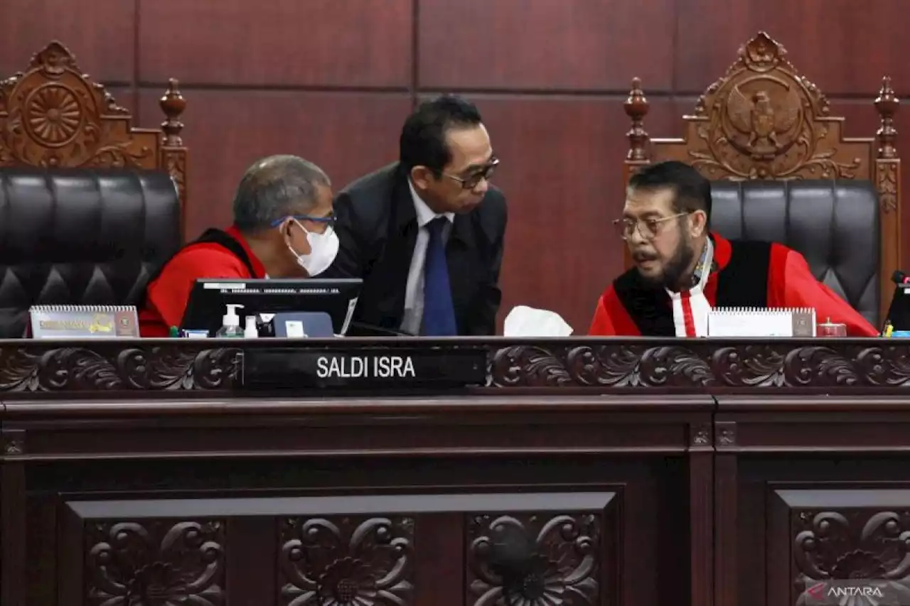 MK tolak uji masa jabatan ketum parpol 10 tahun