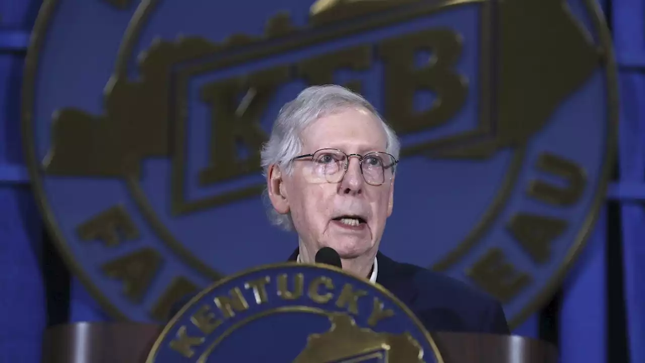 Senate GOP leader Mitch McConnell appears to freeze up again, this time at a Kentucky event