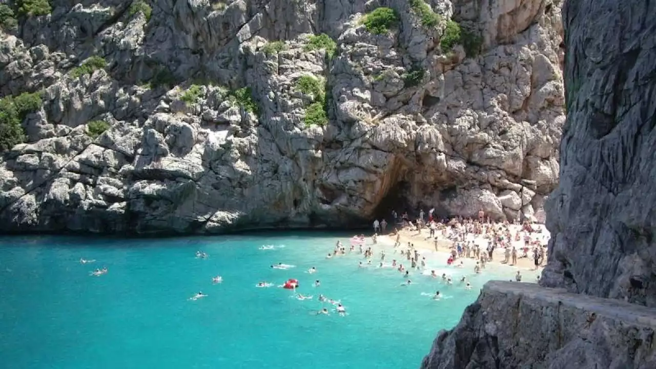 Junge deutsche Urlauberin ertrinkt beim Baden auf Mallorca