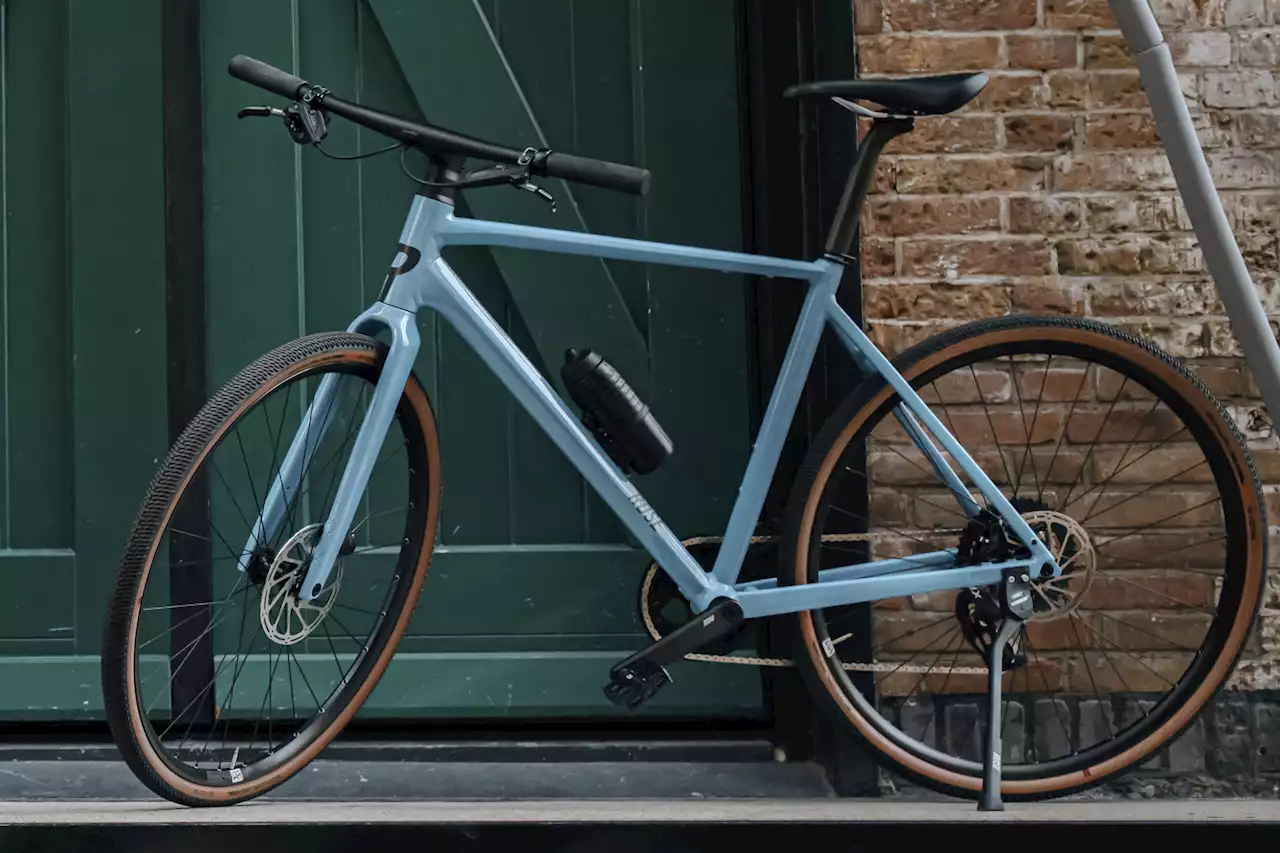 Rose Sneak Hits the Streets with Simple, Sleek Modern Hybrid City Bike