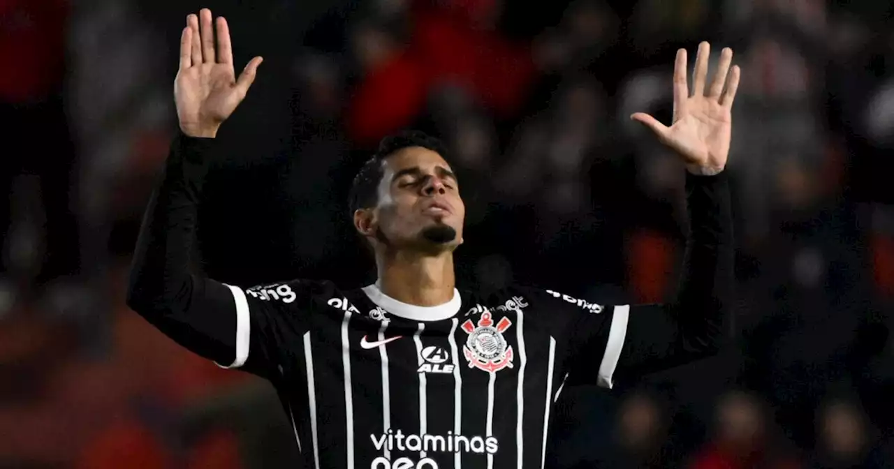 Corinthians elimina en penales a Estudiantes para avanzar a semifinales de la Sudamericana