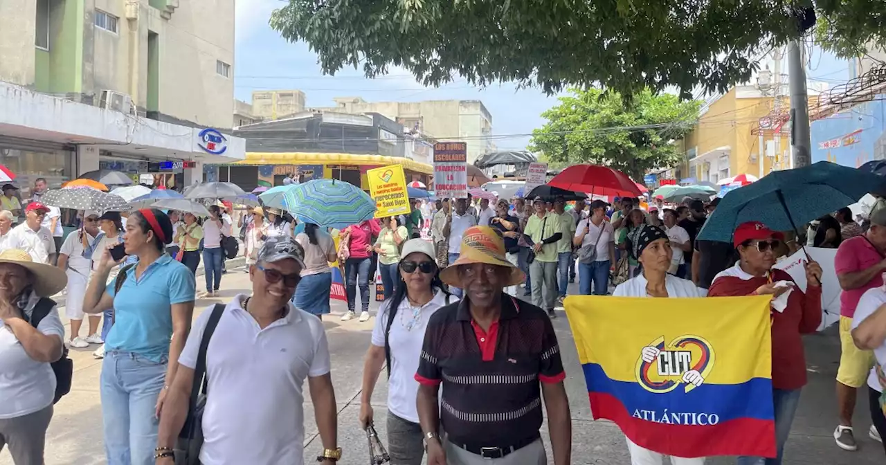 Más de 2.000 maestros protestaron en Barranquilla tras paro nacional convocado por Fecode