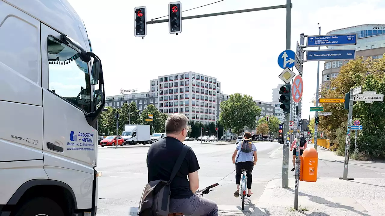 Fahrradfahrer missachten das Rotlicht und werden damit zum Problem