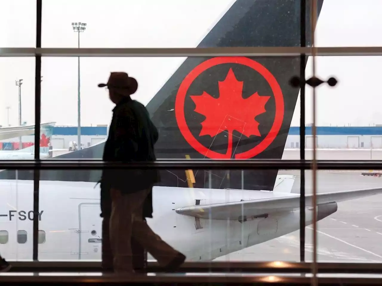 Air Canada slashing routes out of Calgary in face of ongoing pilot shortage