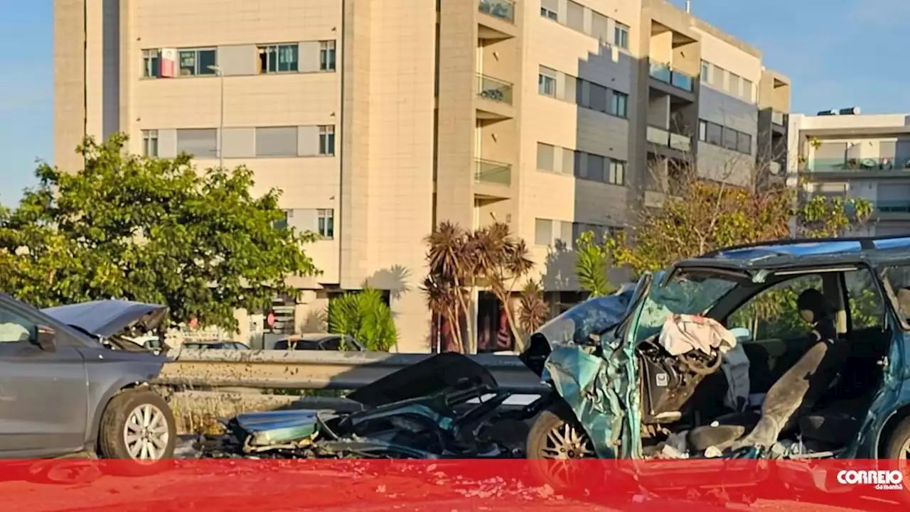 Um morto e um ferido em acidente na EN223 em Santa Maria da Feira. Trânsito cortado