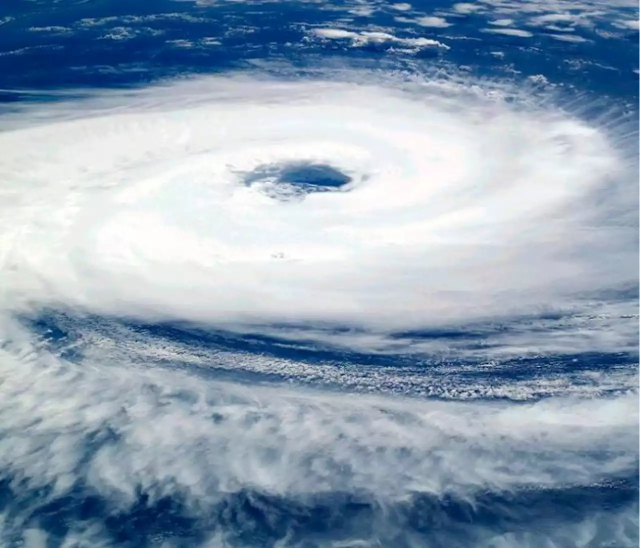 ¿Cuál es la diferencia entre los huracanes, tifones y tormentas tropicales?