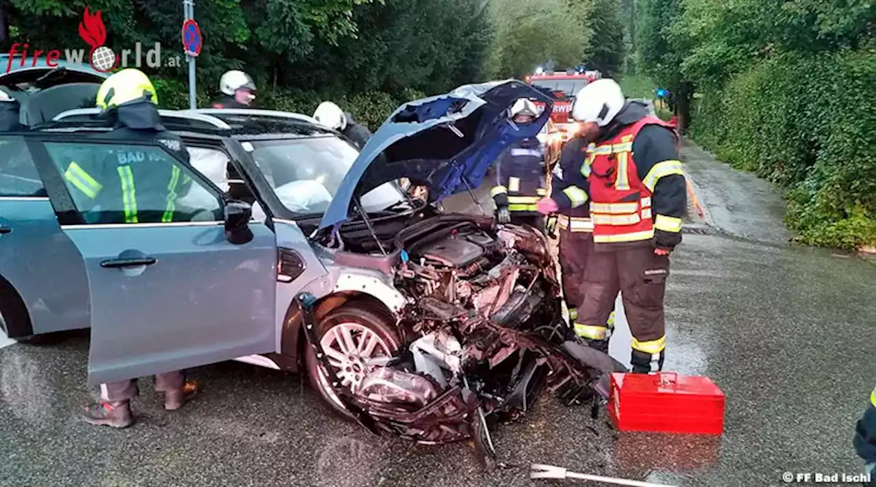 OÖ: Pkw kommt nach einer Kollision in Bad Ischl in einer Kreuzung zum Stillstand