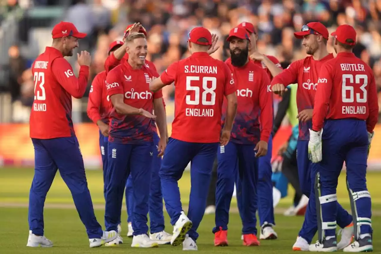 England ease to seven-wicket win in T20 opener against New Zealand