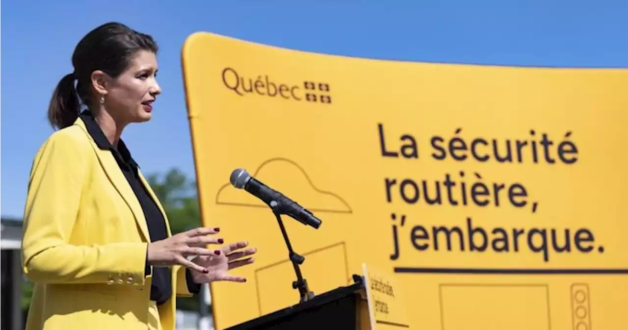 Quebec transport minister apologizes after being repeatedly photographed without seatbelt