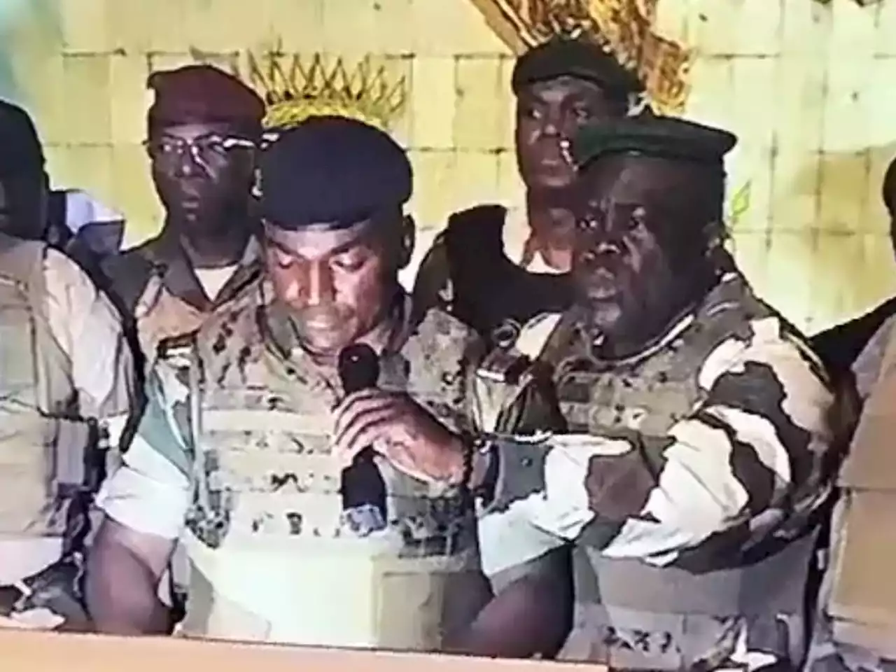 Colpo di Stato in Gabon, l’annuncio dei militari in Tv: “Annullate le elezioni”