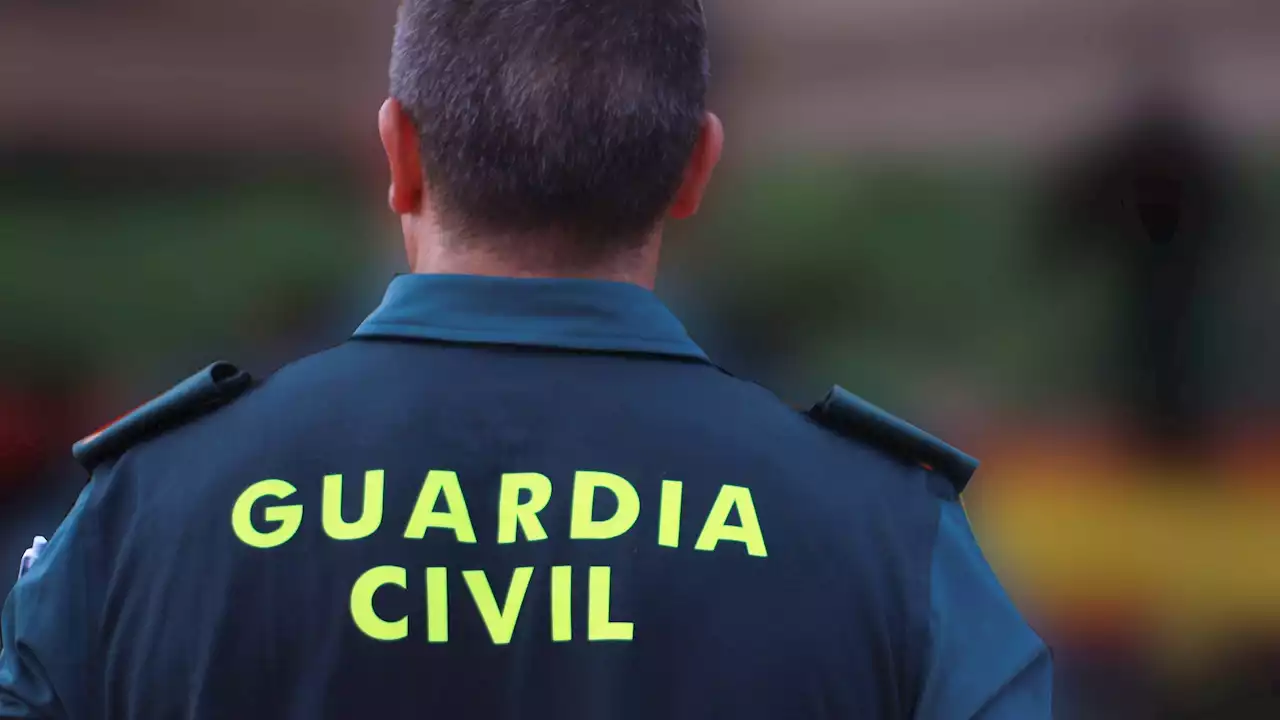 Un hombre es detenido cuando amenazaba con tirarase por un puente tras matar a su mujer en Béjar, Salamanca