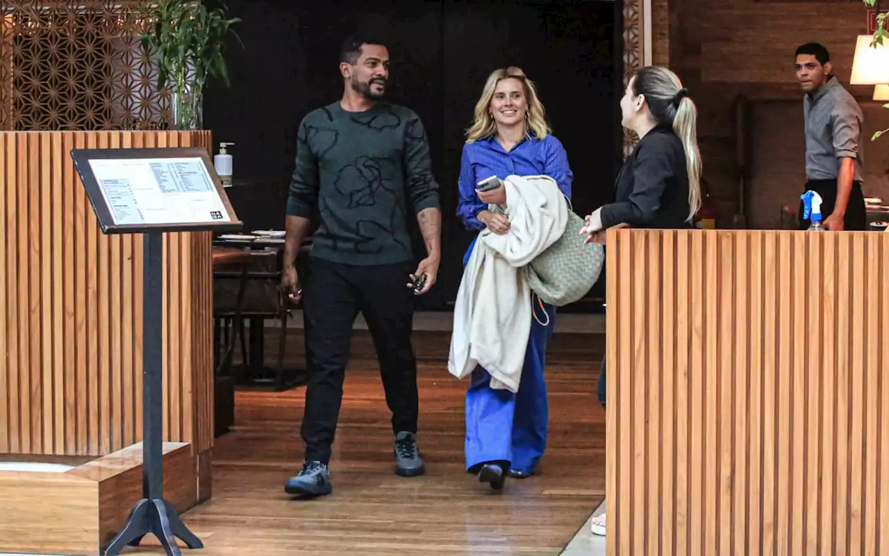 Carolina Dieckmann e Samuel de Assis são vistos almoçando juntos no Rio | Celebridades