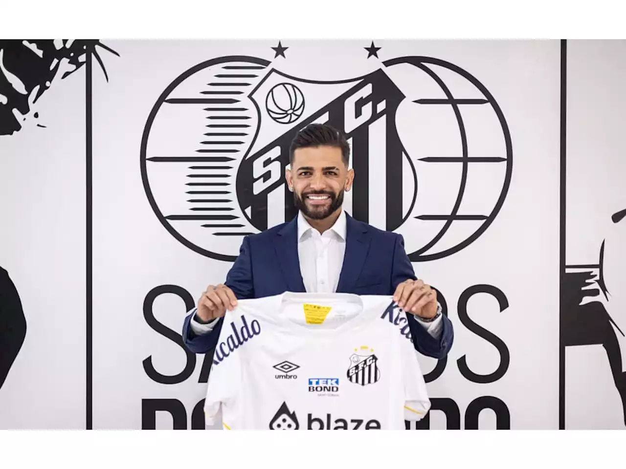 Júnior Caiçara se emociona durante apresentação no Santos e explica tempo sem jogar