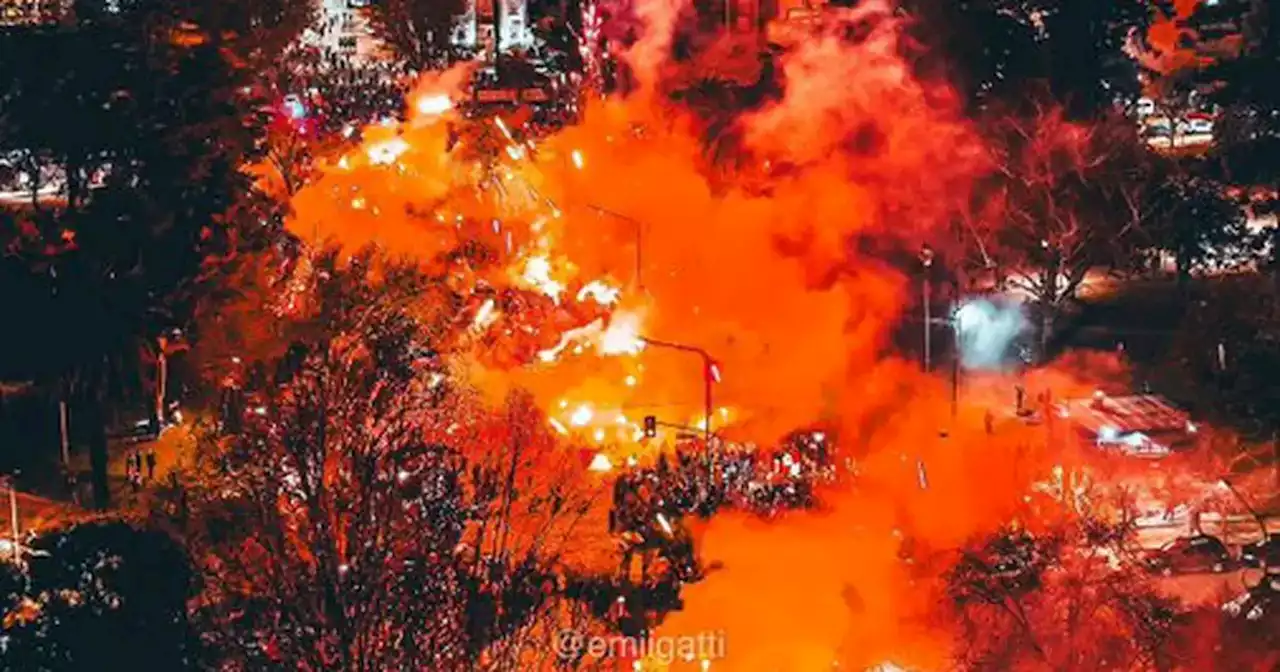 Videos: el infernal recibimiento a Estudiantes en La Plata antes de jugar con Corinthians | Fútbol