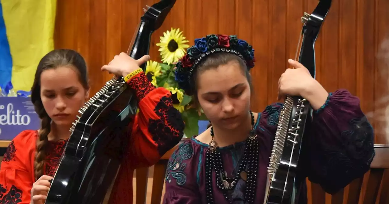 Twins put on spectacular performance for Ukrainian Independence Day celebrations