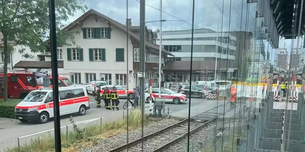 Unfall in Köniz BE: Mann (†35) von Bahn erfasst und tödlich verletzt