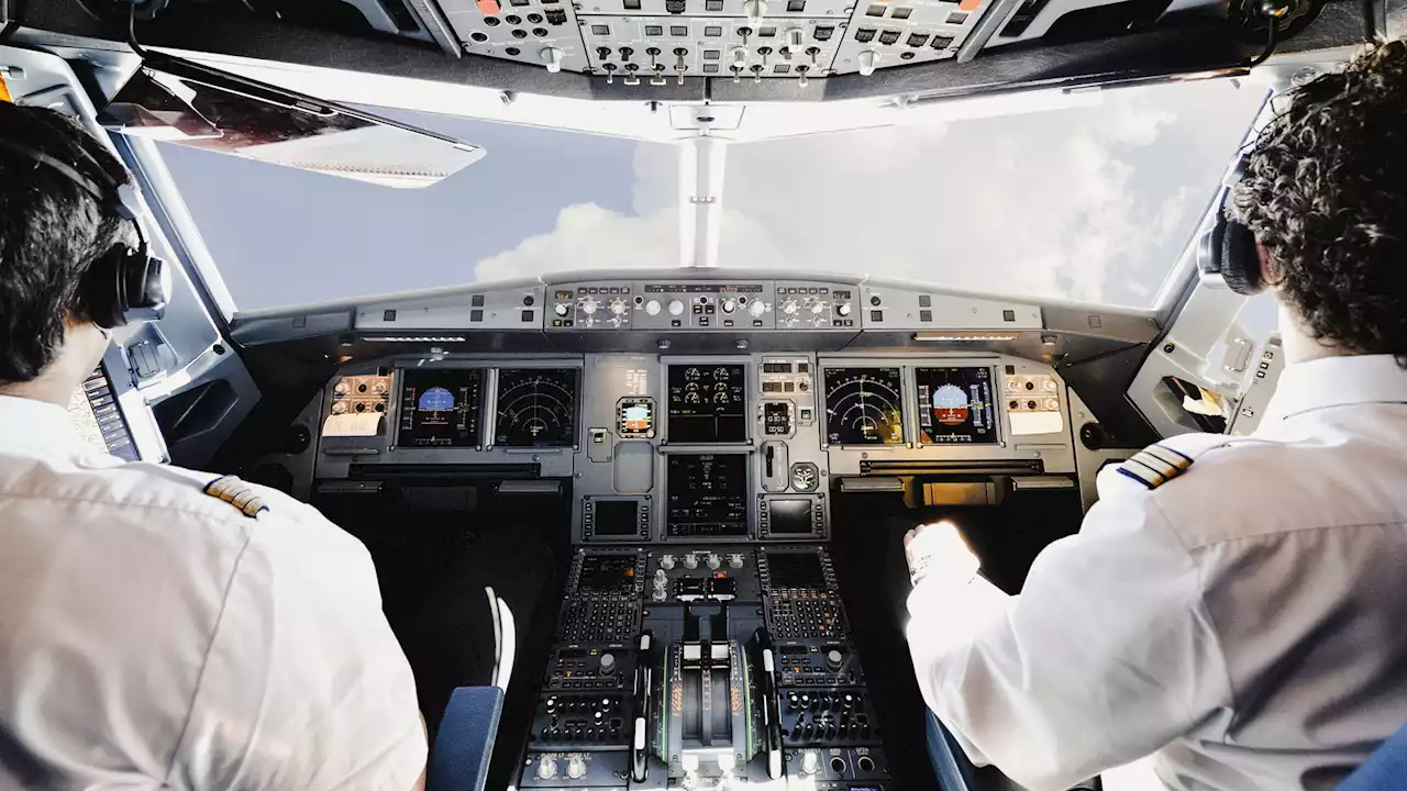 Umfrage schockt: SO viele Piloten schlafen im Cockpit