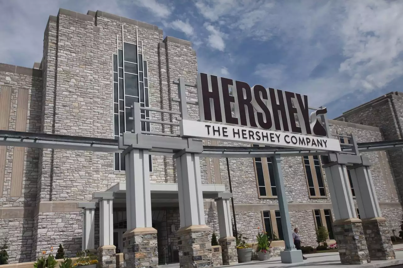 More fired employees sue Hershey Co. over vaccine mandate: lawsuit