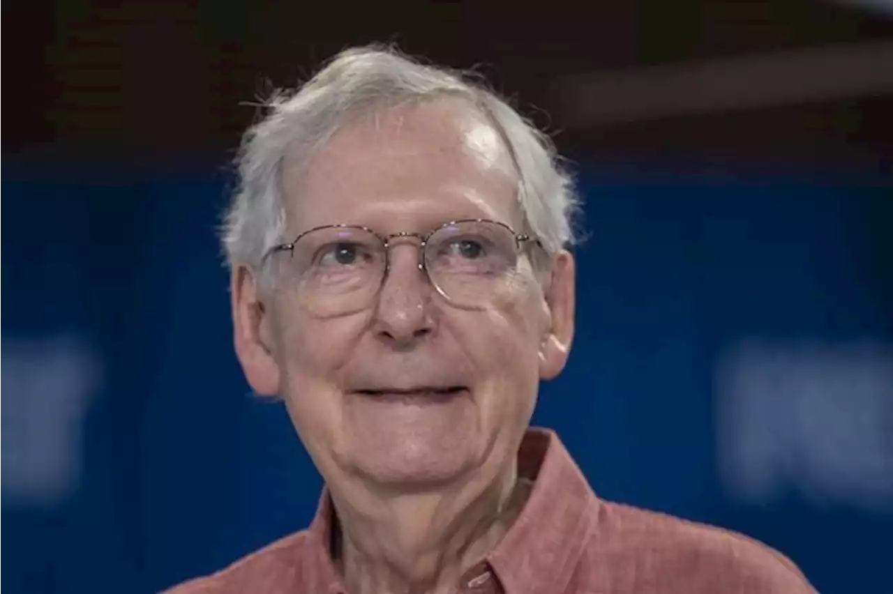 Senate GOP leader Mitch McConnell appears to freeze up again, this time at a Kentucky event