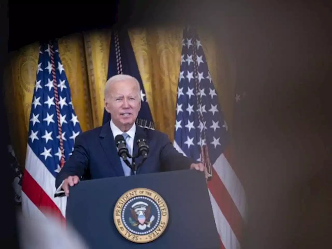 Biden busca convencer a farmacéuticas para reducir precios de medicina