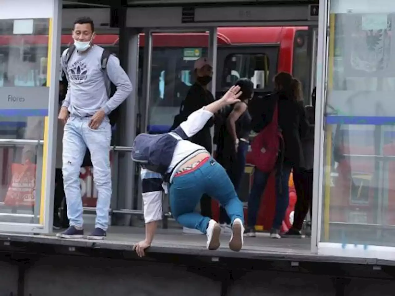 El nuevo método de la Policía para identificar colados en TransMilenio