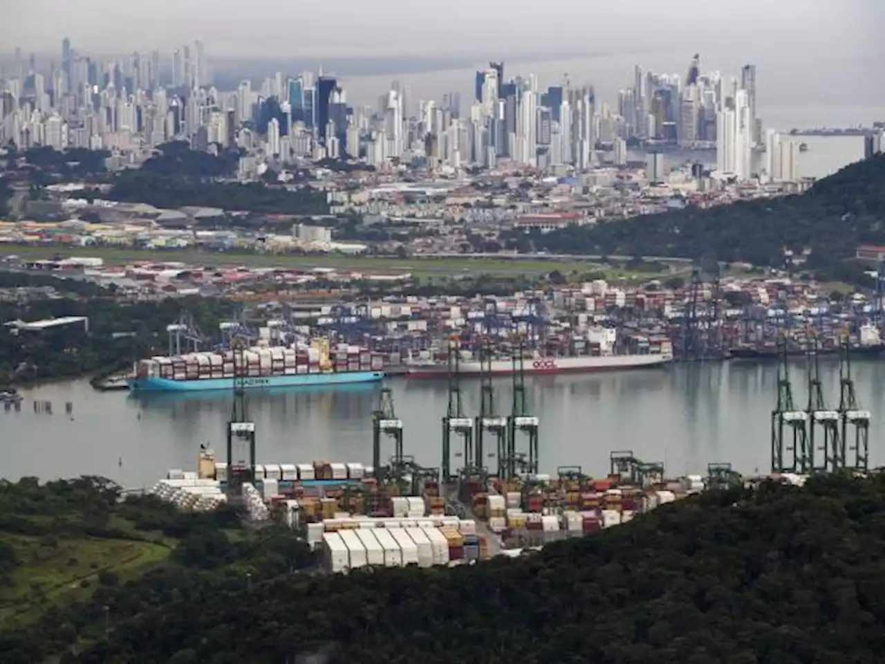 Tránsito en el Canal de Panamá seguiría restringido por un año más