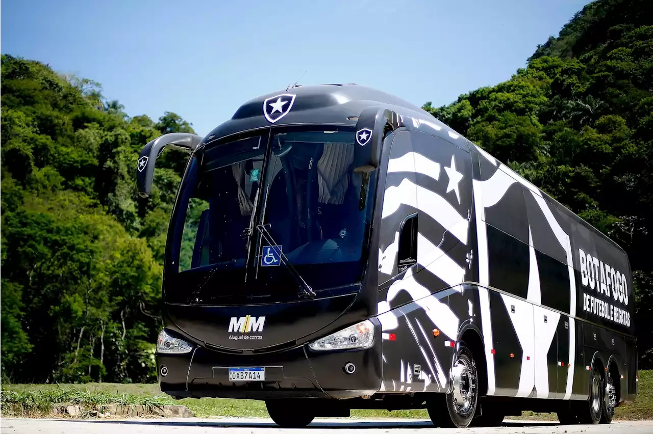 Ônibus que levava delegação do Botafogo é atacado por torcedores do Fluminense