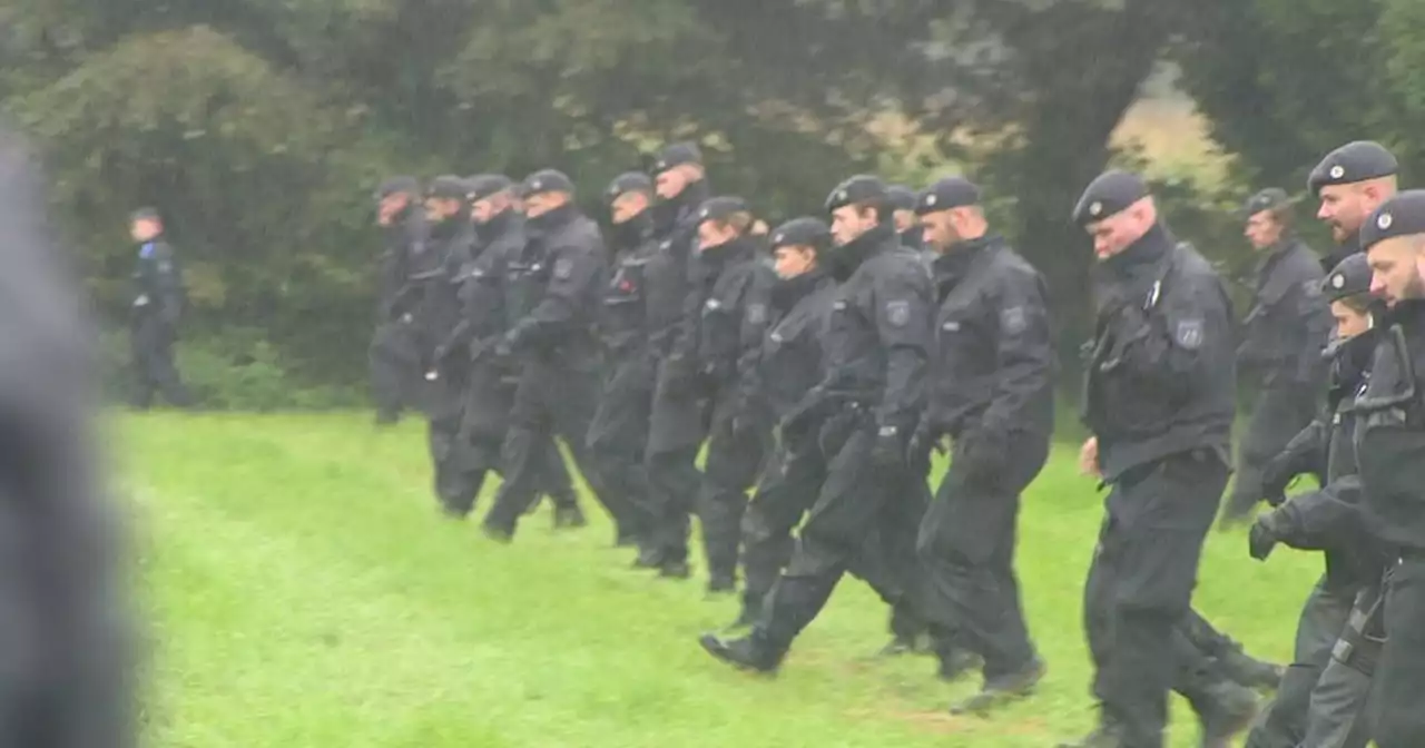 Nach Geldautomatensprengung: Polizei-Großaufgebot sucht Beweismittel in Alpen und Sonsbeck